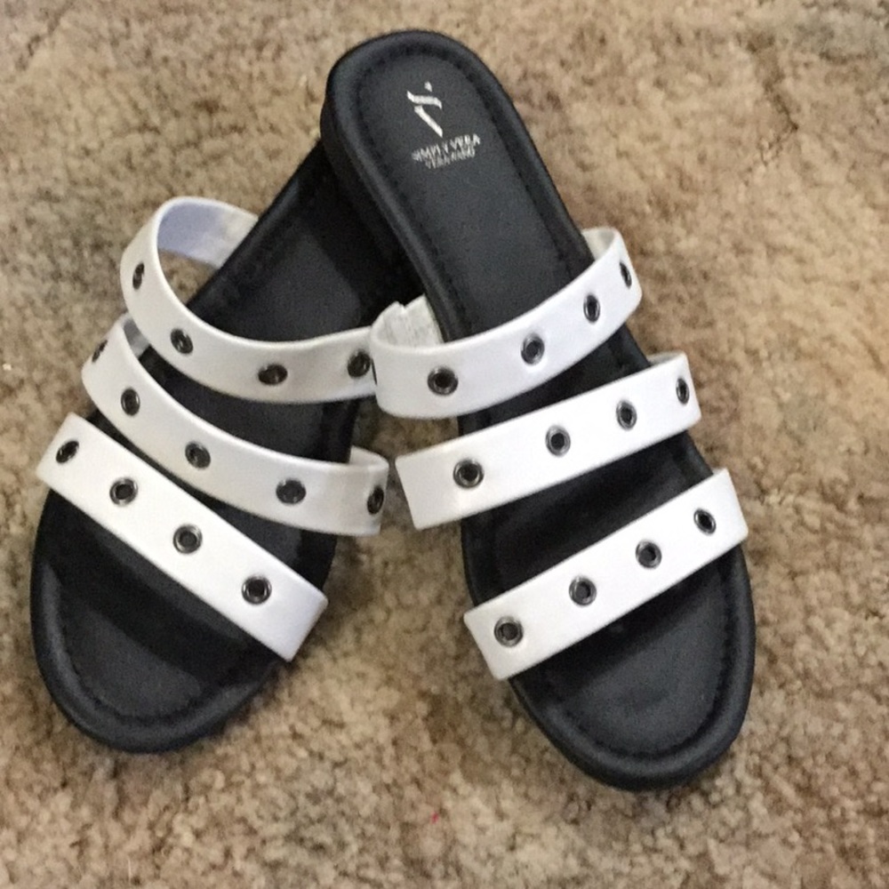 Simply Vera Sandals